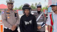 Kasatlantas Polres Bireuen Bagikan Minyak Gratis Dalam Rangka Jum’at Berkah
