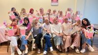 Workshop Airy Tint dan Bloom Bag With Pink Beads by Emina Beauty