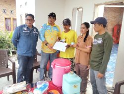 Responsif! Disdukcapil Serahkan Dokumen Kependudukan Warga Korban Kebakaran di Desa Tarobok