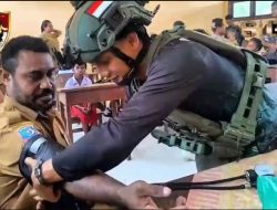 Satgas Pamtas Kewilayahan RI-PNG Yonif 763/SBA Laksanakan Yankes Gratis di SD Bamuswayman 