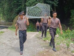 Satbrimob Polda Sulsel Bangun Jembatan Darurat di Desa Nepo Kab. Barru, Wujud Kepedulian untuk Akses Masyarakat